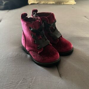 Toddler Girls Size 6 Red Velvet Zip up boots - NWOT